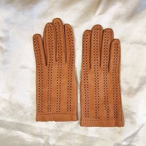 VINTAGE WRIST LENGTH LEATHER GLOVES, CARAMEL, ACCENTED WITH HOLES